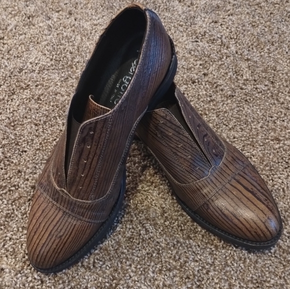 Enrico DelGatto NWOT brown wood embossed leather slip-on laceless loafers - Picture 1 of 13